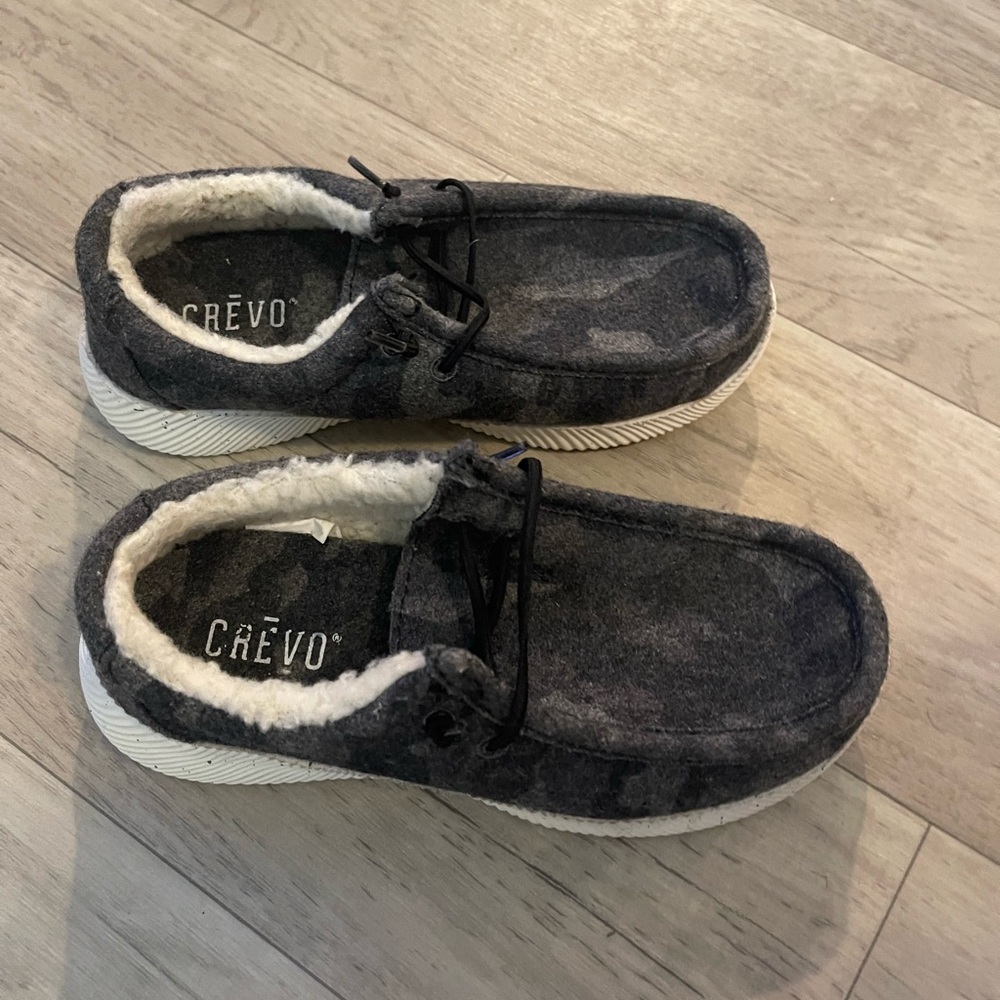 Crevo fleece lined camo slip on sneakers new boys youth kids sz 1
